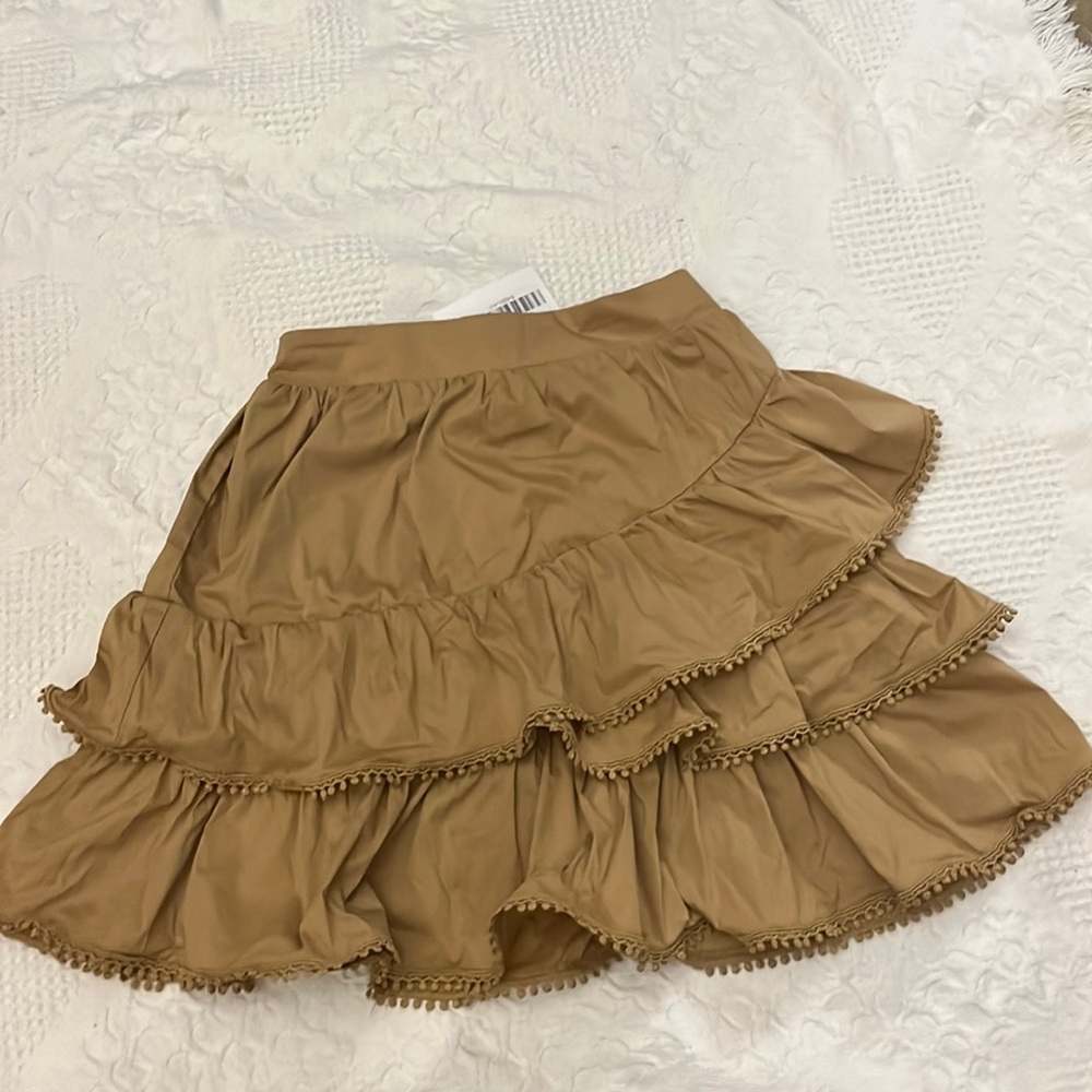 Taupe Poplin Ruffle Mini skirt: Size Small and Brand Strut & Bold!!